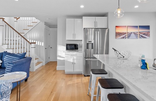 Middletown House | Newly remodeled home-Stay close to beach w/easy access to Newport