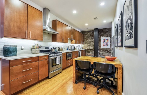 Downtown San Francisco House | Newly Remodeled Loft in Lower Nob Hill by RedAwning