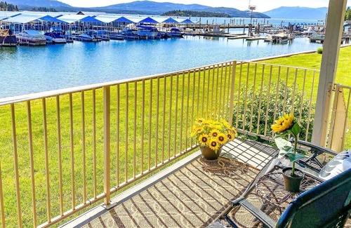 Hope Condo | Newly remodeled lakeside condo with a private patio, grass area, close to town and marina, sleeps 6-