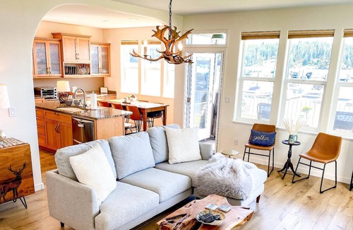 Hope Condo | Newly remodeled lakeside condo with a private patio, grass area, close to town and marina, sleeps 6-