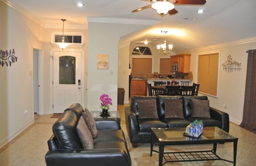 Braithwaite House | Newly Remodeled Luxurious N Spacious Home. 4BR+2BA/2Kings+3Queens/Clean+Comfy!