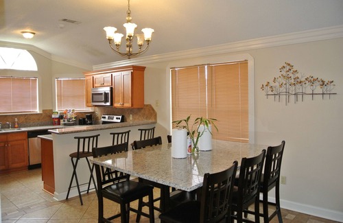 Braithwaite House | Newly Remodeled Luxurious N Spacious Home. 4BR+2BA/2Kings+3Queens/Clean+Comfy!