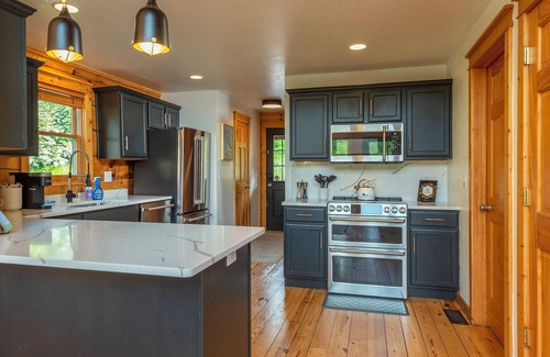 Wolf Laurel Cabin | Newly Remodeled Luxe Cabin, Comfy Beds, Great Views, Hot Tub, at Hatley Pointe!