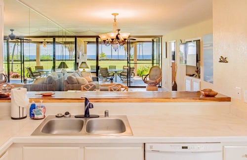 Kahaluu-Keauhou Apartment | Newly Remodeled | Ocean & Golf Views | AC | Lanai