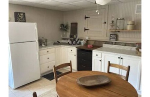 Acworth Apartment | Newly remodeled poolside studio apartment on 6 acre horse farm