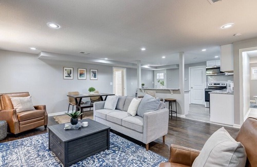 South Kansas City House | Newly remodeled Retreat| Hiking+Moutain BikeTrails