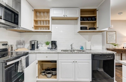South Kansas City House | Newly remodeled Retreat| Hiking+Moutain BikeTrails