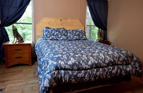 Board Camp House | Newly Remodeled-Secluded-Book today