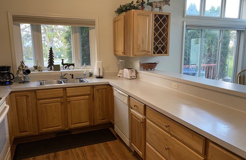 Gaylord House | Newly remodeled townhouse with 5 bedrooms & 4 1/2 baths with hot tub.