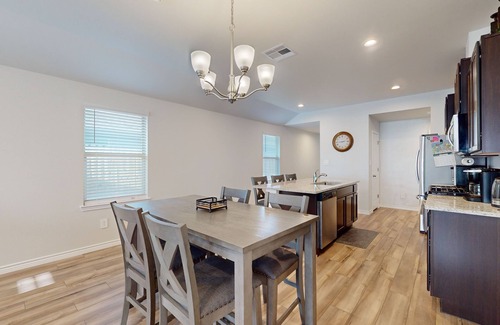 Flour Bluff House | Newly Remodeled Beach Home with enclosed backyard, gas grill & great location