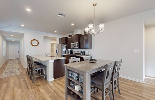 Flour Bluff House | Newly Remodeled Beach Home with enclosed backyard, gas grill & great location