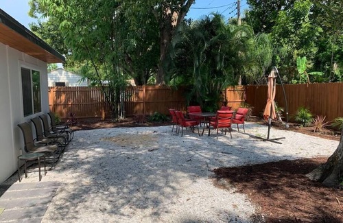 South Sarasota House | Newly Remodeled 3bd/3bh | 10 mins to the Beach