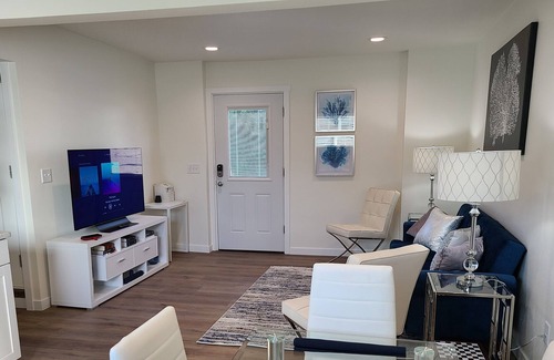 Spokane Valley Apartment | Newly remodeled, modern, FREE parking, King bed, family-friendly