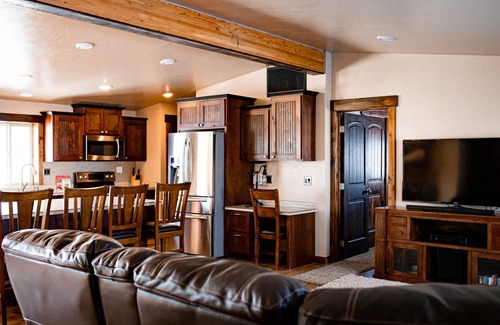 Freedom House | Newly Remodeled w/ Hot Tub 50 Minutes from Parks!