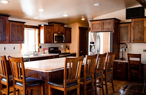 Freedom House | Newly Remodeled w/ Hot Tub 50 Minutes from Parks!