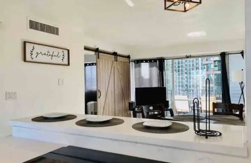 McCully - Moiliili Condo | Newly Remodeled Waikiki Condo 2BR/1BA