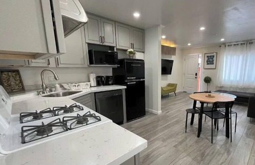 Arcadia House | Newly Remodeled Whimsical 2bedroom House-Arcadia