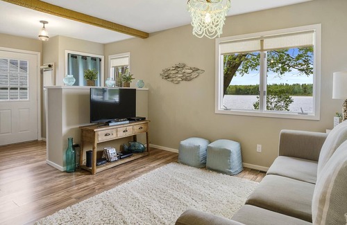 Oden House | Newly Remodled Cottage on Crooked Lake with Dock