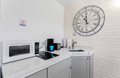 Lauderdale-by-the-Sea Apartment | Newly renovated studio, a quick 2-3 minute walk from the sandy beach!
