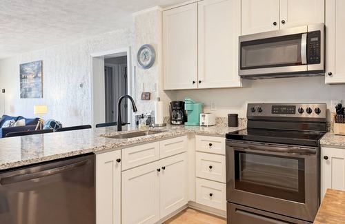 McCutcheon Field Condo | 🌊 Newly Renovated Oceanfront Condo | Sleeps 8 | North Topsail Beach, NC