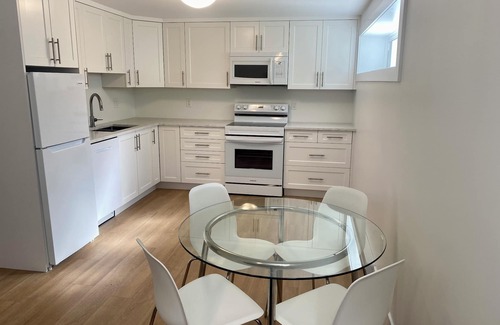 Broadmead House | Newly Renovated 1 Bedroom Suite