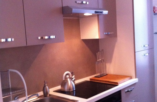 Le Suquet Apartment | Newly Renovated 1 Br Apt In Oldtown - Short Walk To Festivals & Beach