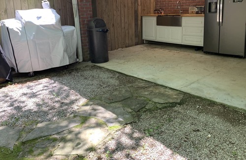 Oxford House | Newly renovated!!12 minutes from the square and stadiums!