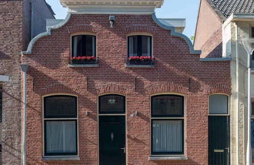 Centrum Apartment | Newly renovated 1920 building with large hotel bed, patio and shared kitchen.