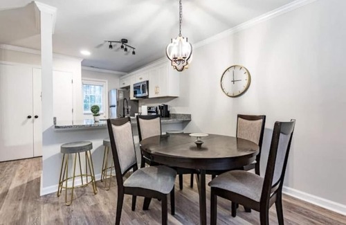 Southwest Raleigh House | Newly renovated 2 bdr townhome w king bed