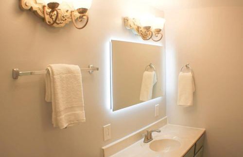 Marshall-Shadeland House | Newly Renovated 2-Bed near Downtown-North Shore