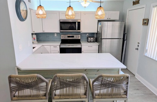 Siesta Key Condo | Newly Renovated! 2 Bed Family Friendly Condo w/Beach Access & Prime Location!