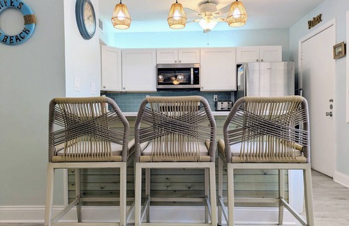 Siesta Key Condo | Newly Renovated! 2 Bed Family Friendly Condo w/Beach Access & Prime Location!