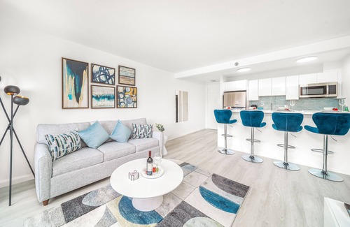 Diamond Head - Kapahulu - St. Louis Condo | Newly Renovated 2 Bedroom Condo, 1 Block to Waikiki Beach, Free Parking