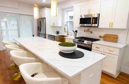 Fields Corner West Condo | Newly renovated 2 bedroom 2 bath condo