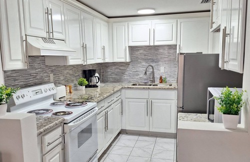Bahama Reef Condo | Newly Renovated 2BR Luxury Poolside Retreat: Steps from Beach & Port Lucaya