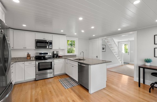 Rockport House | Newly Renovated 2BR Rockport Home w/parking Steps to Back Beach+Bearskin Neck!