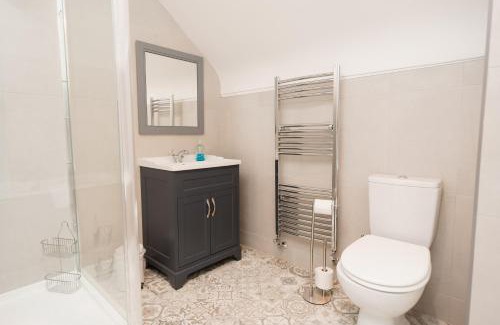 Tarvin House | Newly renovated 3 bed Tarvin home close to Chester -sleeps up to 11