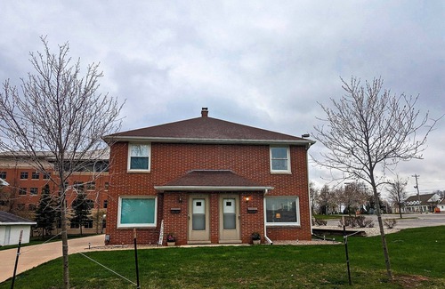 Allouez House | Newly renovated 3 bedroom near 3 major hospitals and Lambeau Field