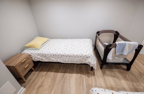 Hillside House | Newly renovated 3-bedroom basement on quiet dead end block, close to Manhattan