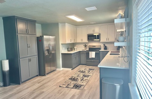 Kingston House | Newly renovated 3-bedroom “Deja Blue” Lakehouse near Catfish Bay in Kingston