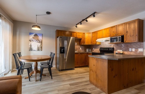 East Kootenay Condo | Newly Renovated 3 Bedroom l Sleeps 8