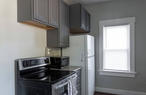 Dayton House | Newly Renovated 3 Bedroom, Near Campus!