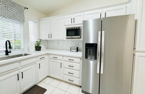 Raisin House | Newly Renovated 3 Bedroom 2 Bath Spacious Modern House in NE Fresno