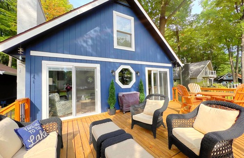 Gaylord House | Newly Renovated 3bd Cottage Retreat & Fire Pit Sleeps 8