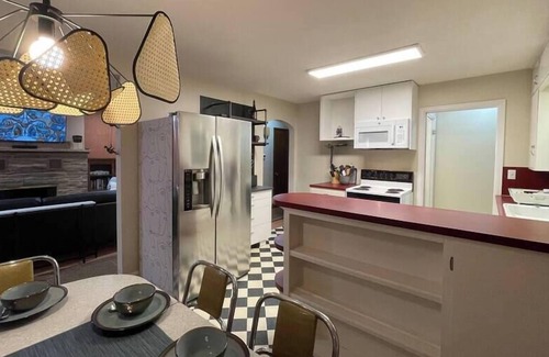 Aksarben - Elmwood Park House | *Newly* Renovated 3min UNMC; 10min Downtown & Zoo