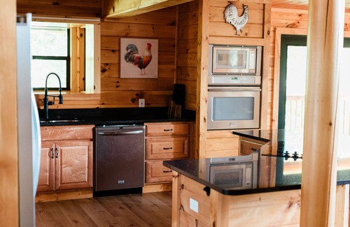Wears Valley Cabin | NEWLY RENOVATED 4 br, Beautiful Views, Game Room, Theater Room, Sleeps 12