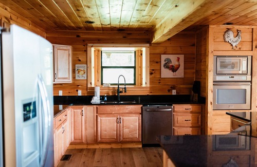 Wears Valley Cabin | NEWLY RENOVATED 4 br, Beautiful Views, Game Room, Theater Room, Sleeps 12