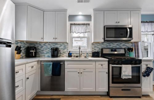 North Wildwood House | Newly Renovated 4 Bedroom Home Only 2 Blocks From The Beach!