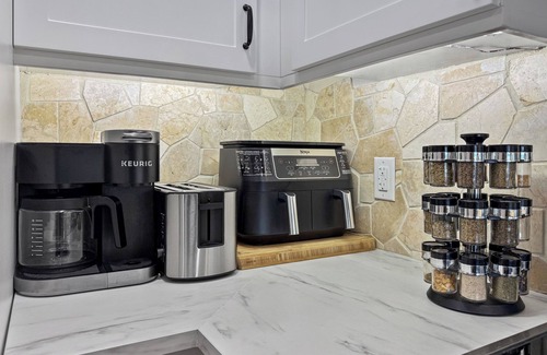 Trent Hills Cottage | Newly renovated 4 season, 3-bedroom Cottage with Hot Tub!