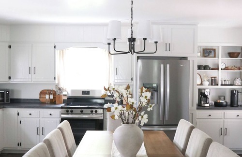 Gordonville House | Newly Renovated 5- Bedroom House w/Hottub & Option to Gather Your Own Eggs